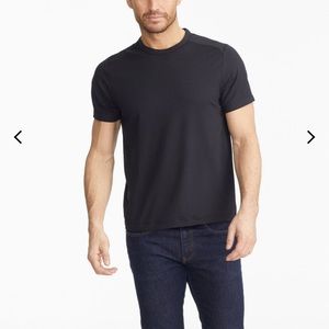 untuckit Men’s performance crew neck tshirt